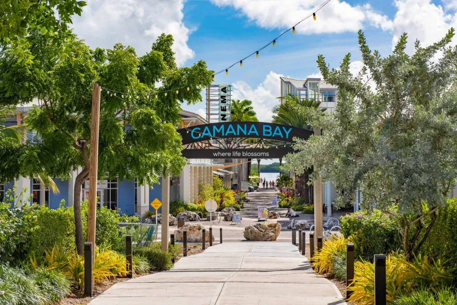 Camana Bay shopping & dining